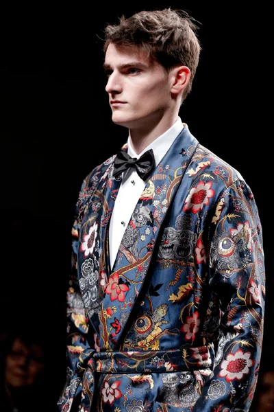 Look 77